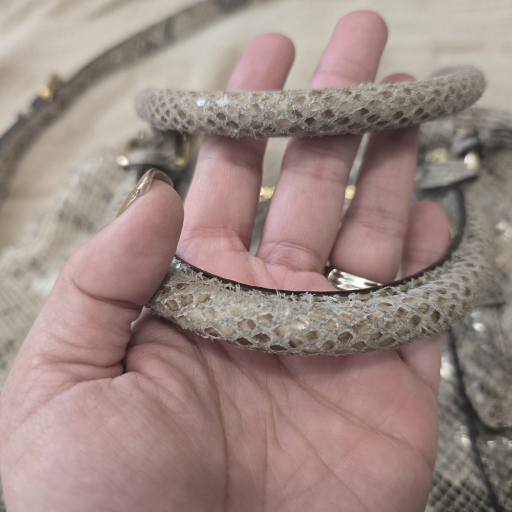 MICHAEL Michael Kors Gray Crossbody Bag with Elegant Snakeskin Print - Picture 4 of 11